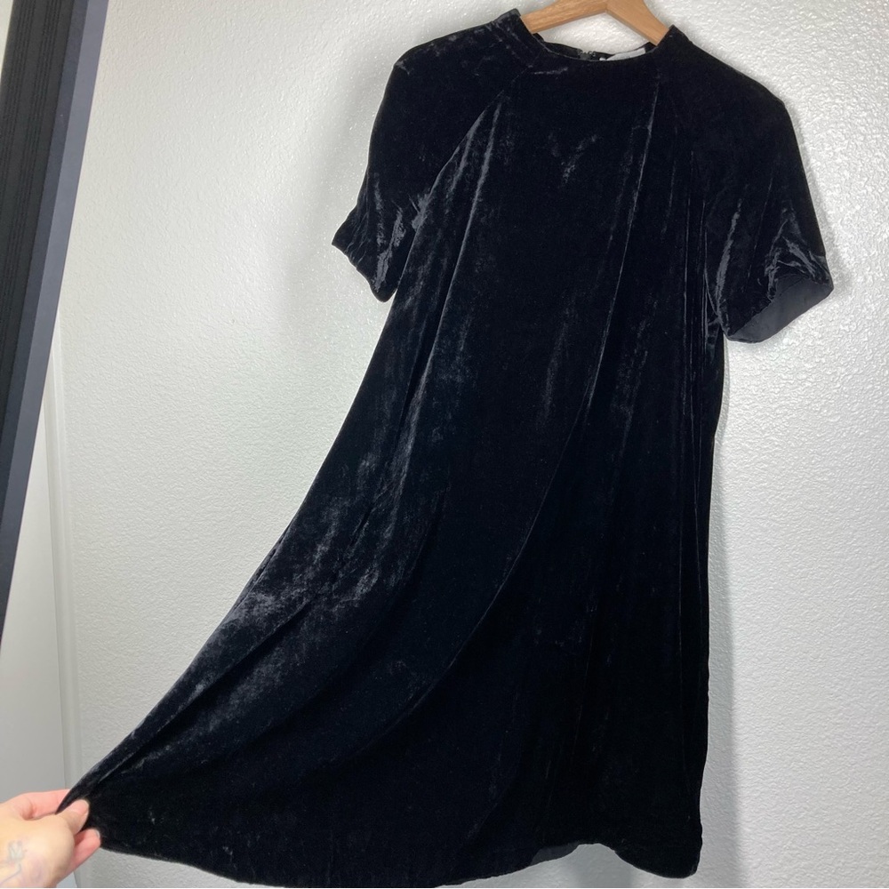 & Other Stories Crushed Velvet Black Swing Dress Short Sleeves Size 8 A- Line - Picture 2 of 16